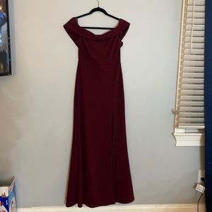 LULUS MAROON OFF THE SHOULDER GOWN - SIZE LARGE
